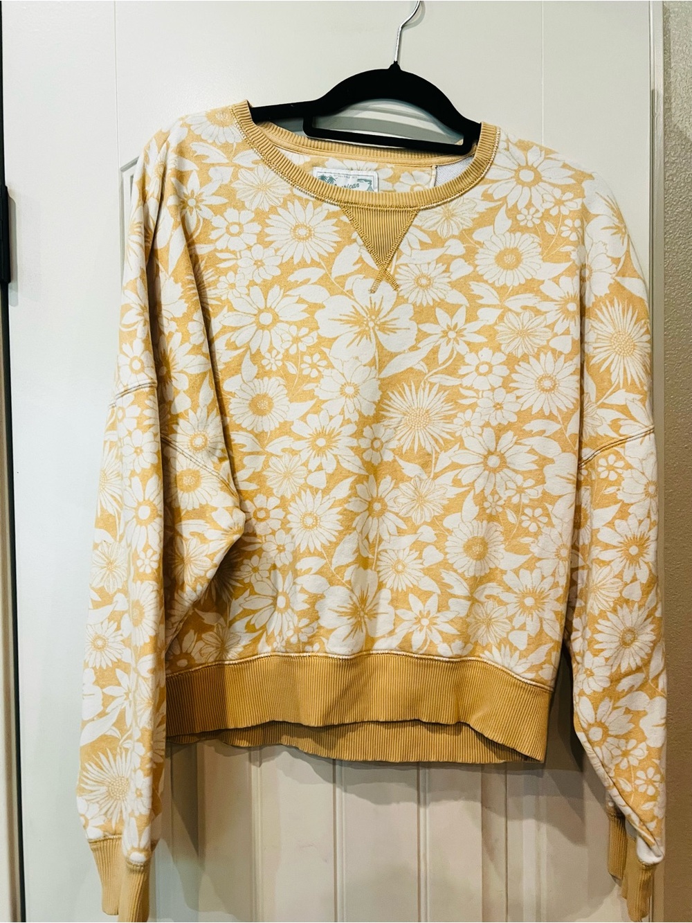 American Eagle Yellow Floral Crewneck Sweatshirt
